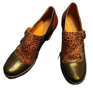 L’artiste Kantia Buttoned Shooties